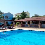 מלון דירות Helion 4*